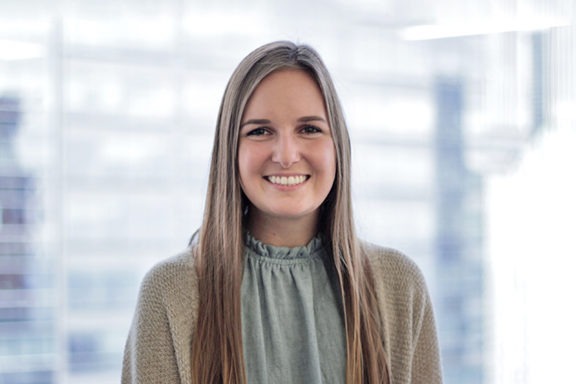Ali Knutson headshot