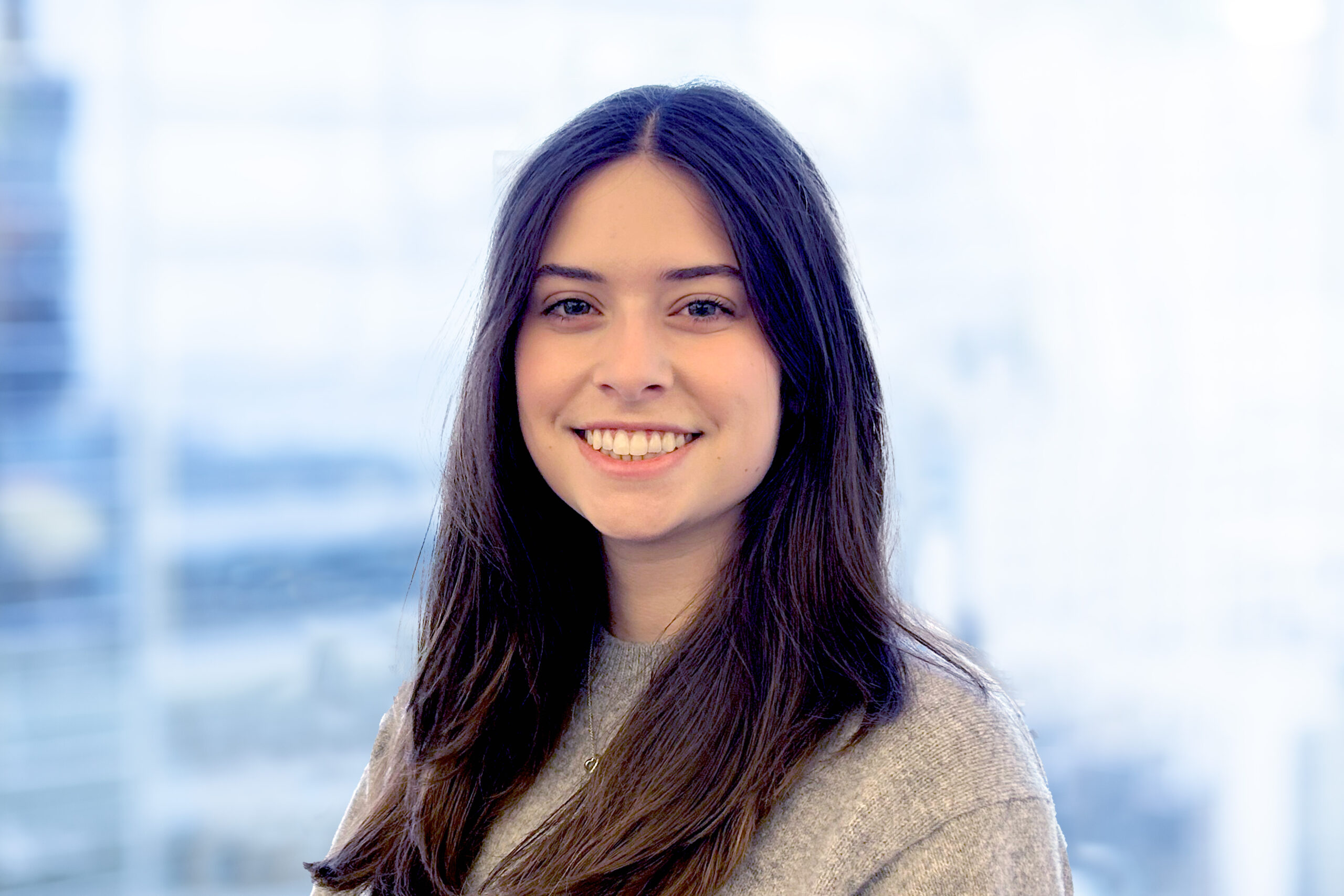 Tess Tryfonopoulos headshot